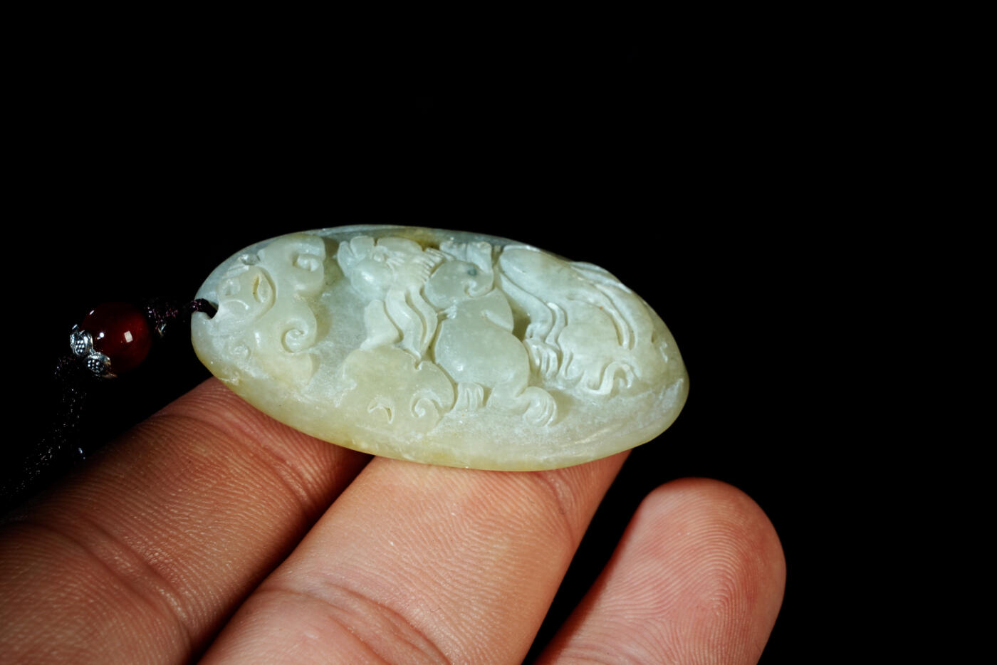 上海都达杂项专场六十八【全场包邮】 天然和田玉精雕《玉兔送财》挂件95-161