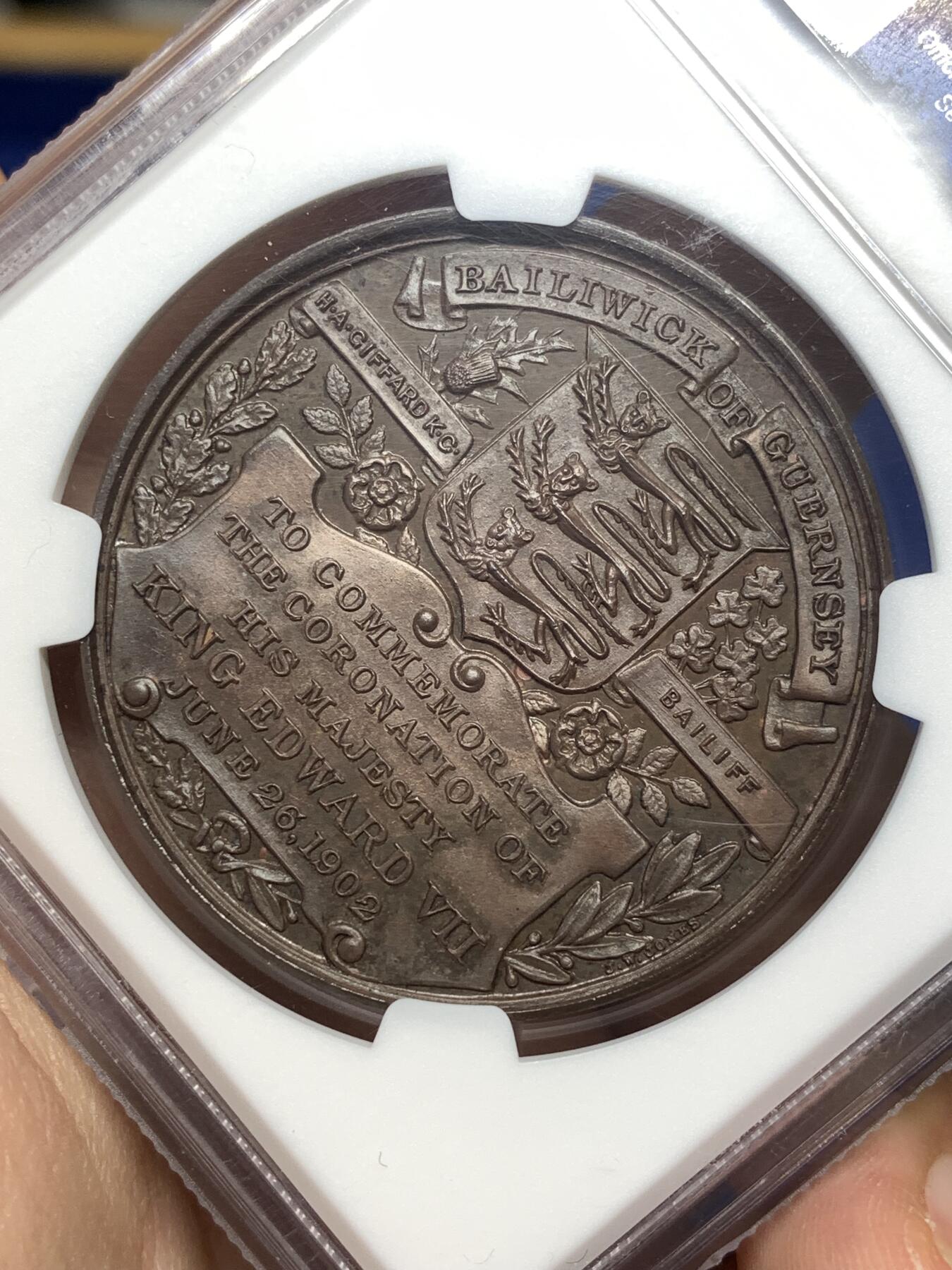 《竞宝斋》第478场 周日，周一 2场连拍 （全场包邮）欢迎送拍 NGC MS64BN 英国1902年爱德华七世加冕铜章，厚重铜光，高分稀少品。