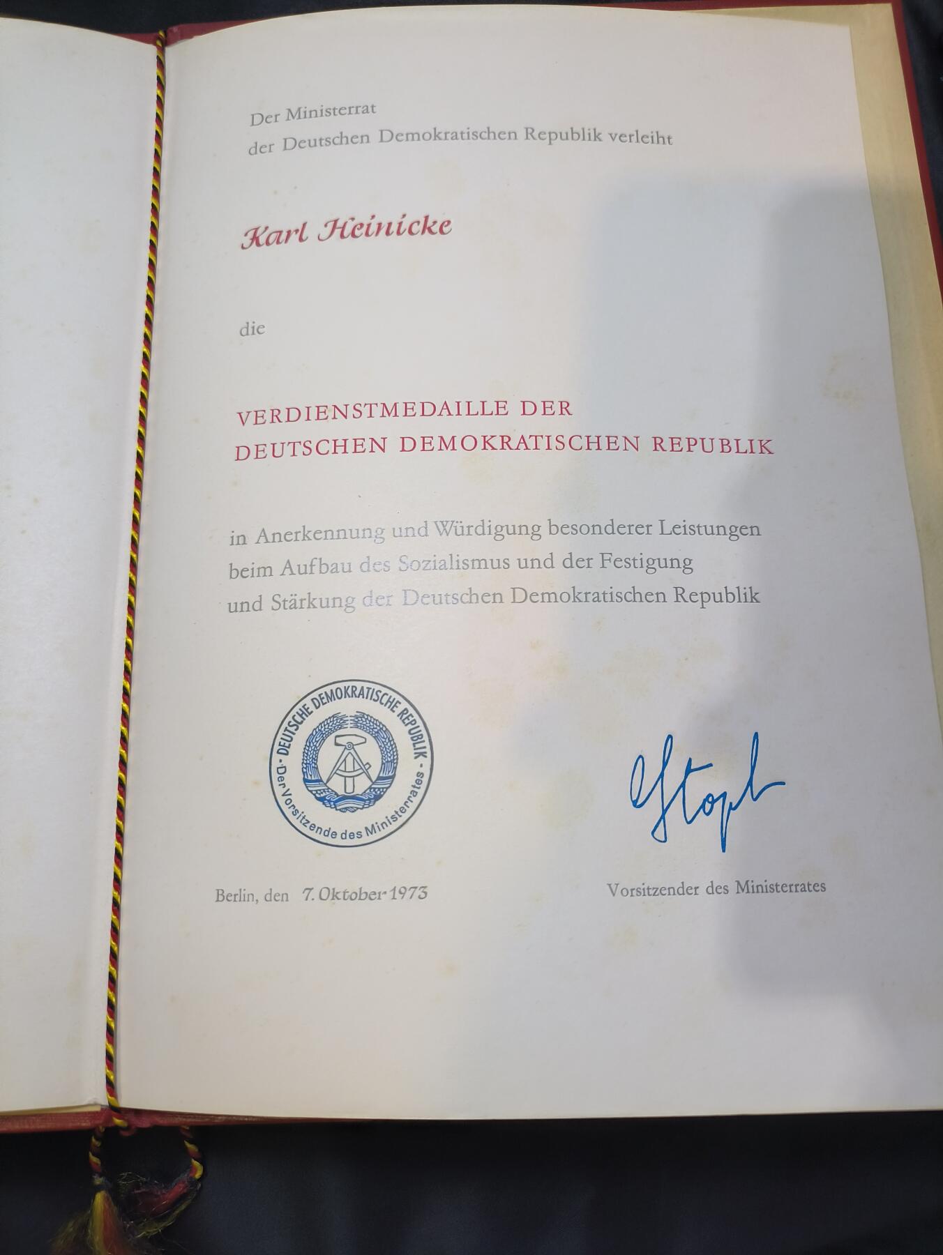 云宸嘉赏-勋臻佳藏四月精品甄选场次（低佣 一元一手） 民主德国国家功勋奖章证书（东德最高级别奖章）授予卡尔・海尼克（Karl Heinicke）