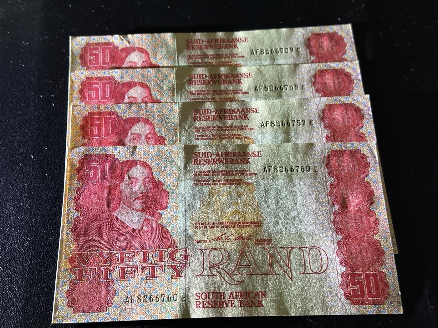 《外钞收藏家》第六百二十四期（精品场）（长期征集拍品、欢迎藏友们联系合作） 南非50兰特 4张一起 全新 边角有轻微瑕疵  有一张比较明显
