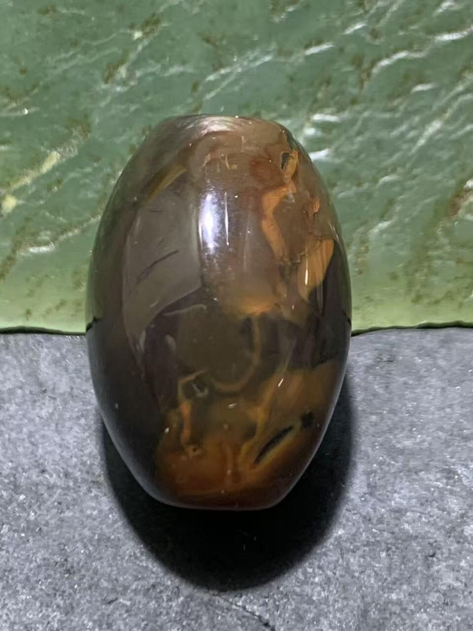 精美经典红黑配色战国红玛瑙随形勒子一颗！