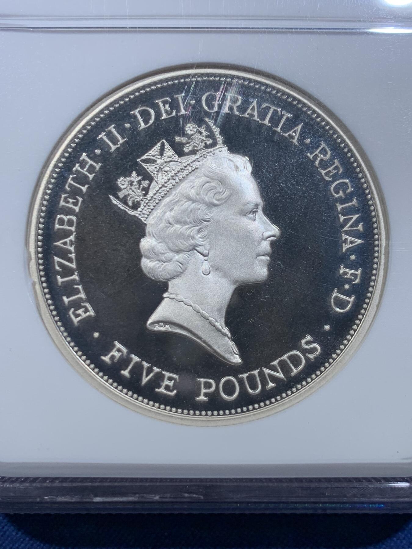 《竞宝斋》第478场 周日，周一 2场连拍 （全场包邮）欢迎送拍 NGC PF68UC 英国2013年伊丽莎白二世加冕60周年纪念2盎司精制银币，镜面高浮雕，采用1985-1997年设计的背面皇家纹章，面值5磅，发行量1465枚。加厚盒