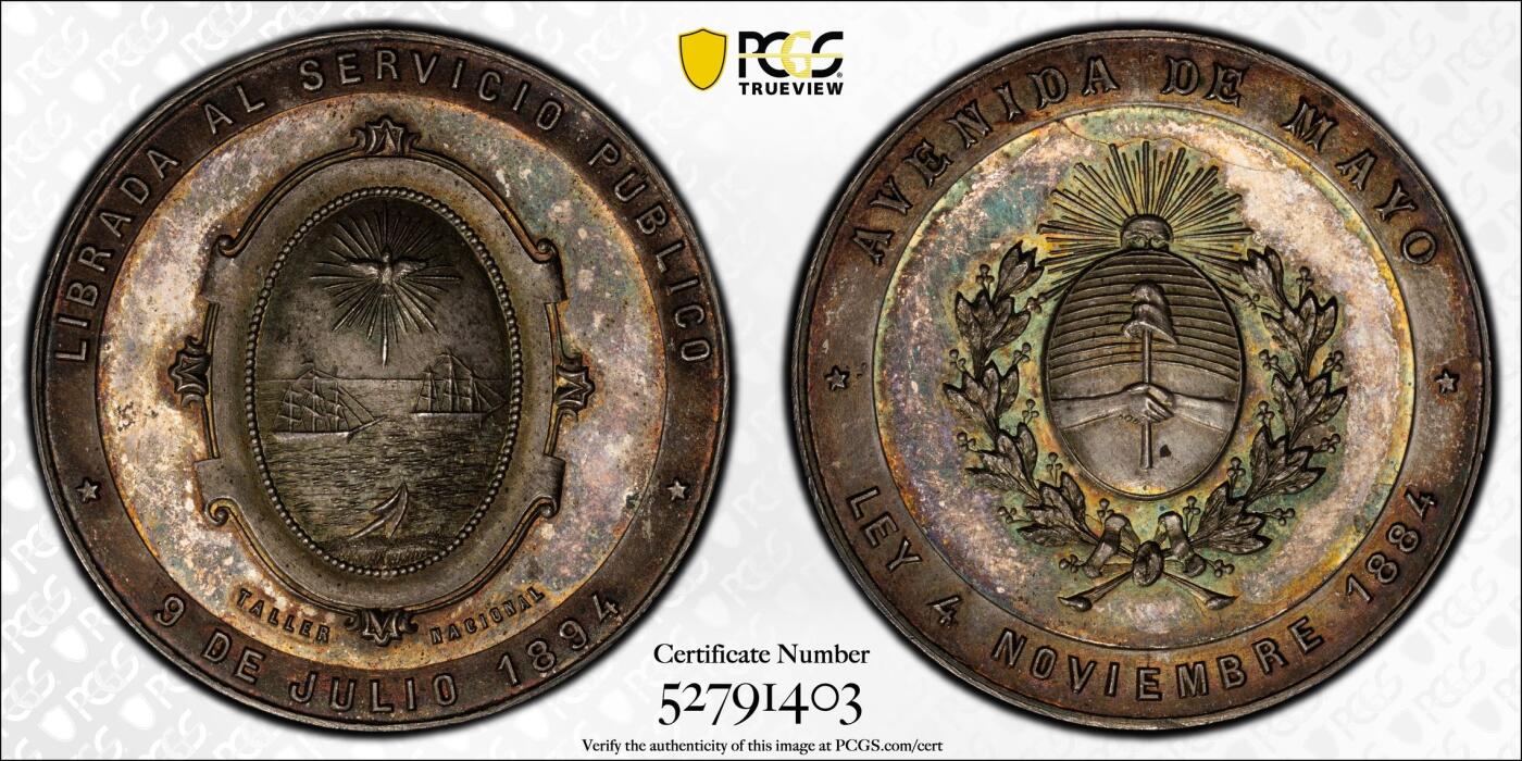 万国钱币拍卖第064期 PCGS MS64 1894年阿根廷布宜诺斯艾利斯五月大道向公众开放纪念大银章 罕见五彩南美银章37MM厚重精铸美丽 其东端玫瑰宫和总统府与西边终点新国会大厦连接起来 道路两旁是法国古典主义建筑和新艺术派建筑 PC唯一冠军分