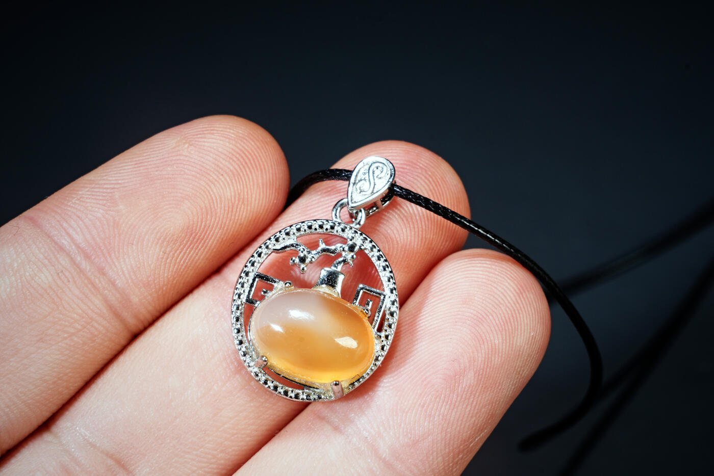 上海都达杂项专场六十八【全场包邮】 天然红玛瑙蛋面挂件95-171