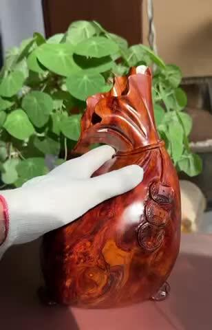 零元拍：越南黄花梨风水摆件钱袋子大摆件，满花精工。尺寸约：24/15CM。