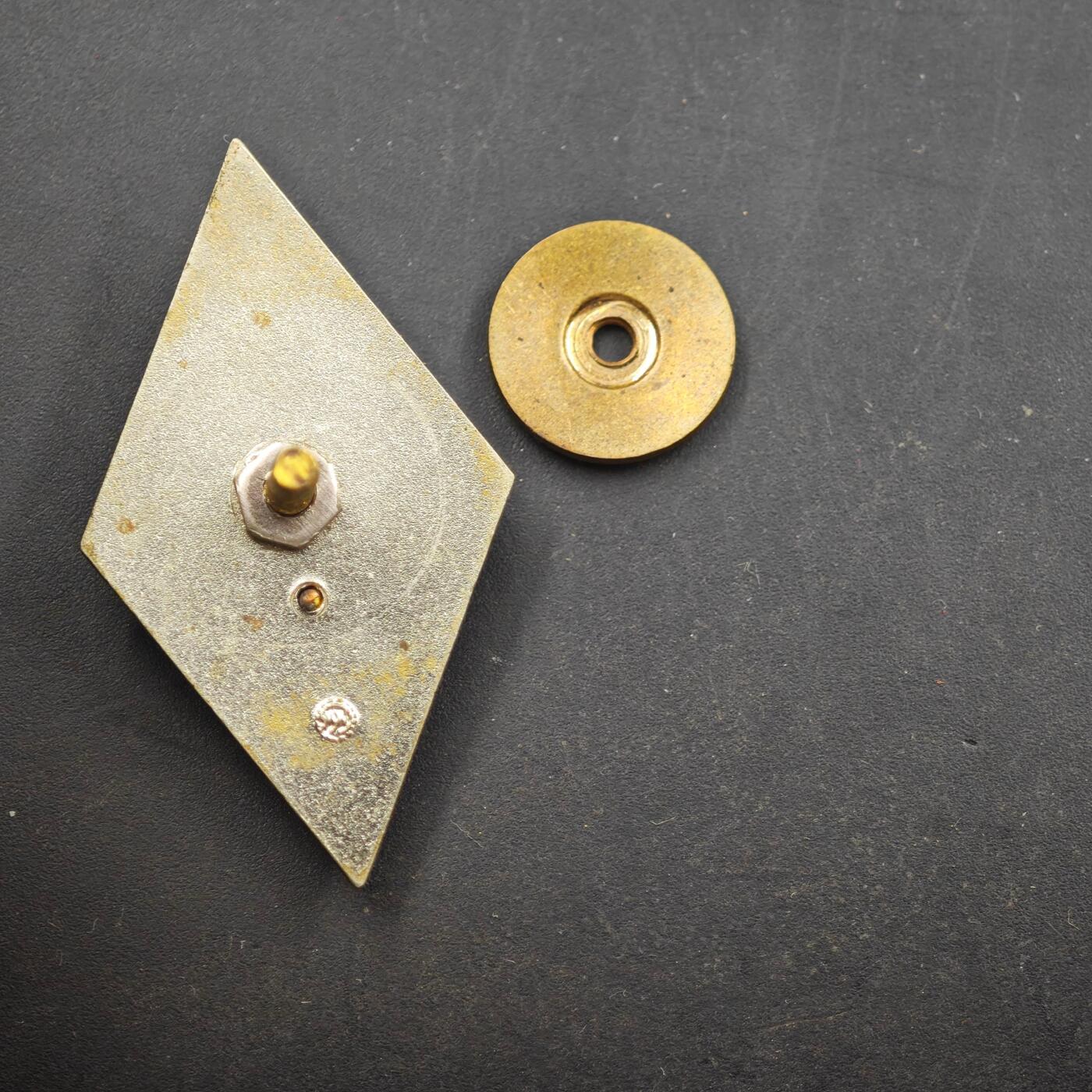 4月8日结束，成斌徽章钱币专场