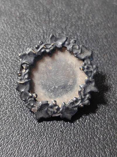 靖甫拍卖第九场 - 西欧花边玻璃框徽章 中间是玻璃盖 背面可以拆下放进去小照片或者硬币等