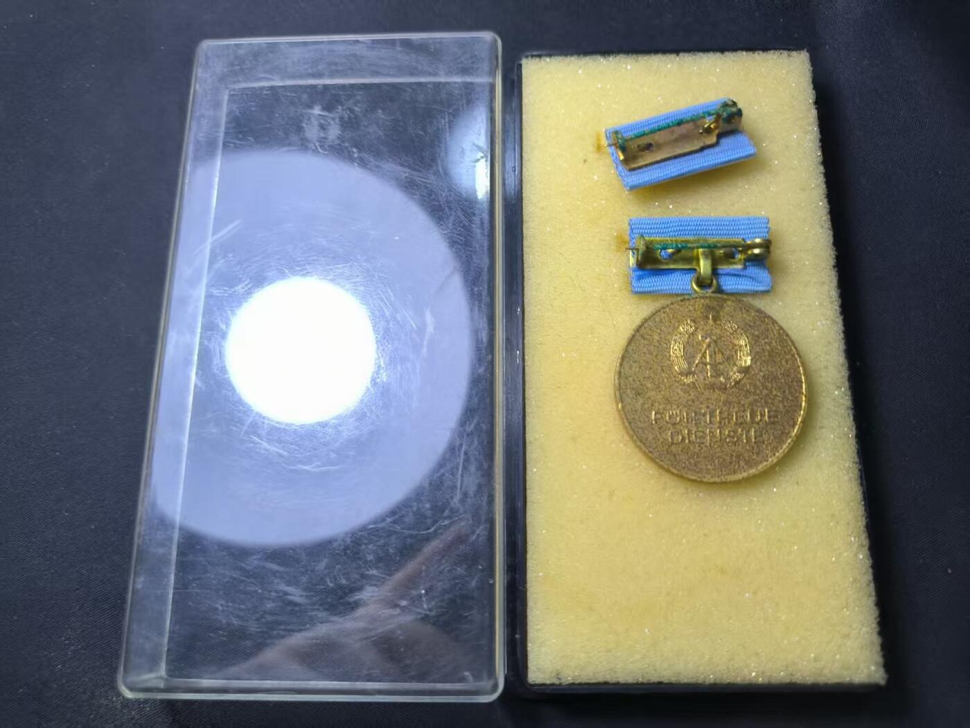 云宸嘉赏-勋臻佳藏四月精品甄选场次（低佣 一元一手） 民主德国DDR 国铁（国有铁路）金级忠诚服务奖章 全套带盒略 实体挂做工精美