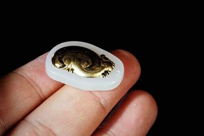 上海都达杂项专场102【全场包邮】  和田白玉金镶玉《吉祥如意》挂件 附鉴定证书96-191