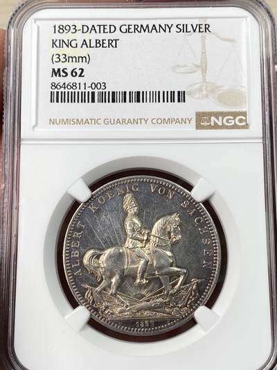 万国钱币拍卖第065期 - NGC MS62 1893年德国萨克森阿尔伯特国王军旅生涯50周年纪念银章 老国王身着戎装骑着战马在太阳的照耀下跨过曾经征服过的战利品 淡环彩极美