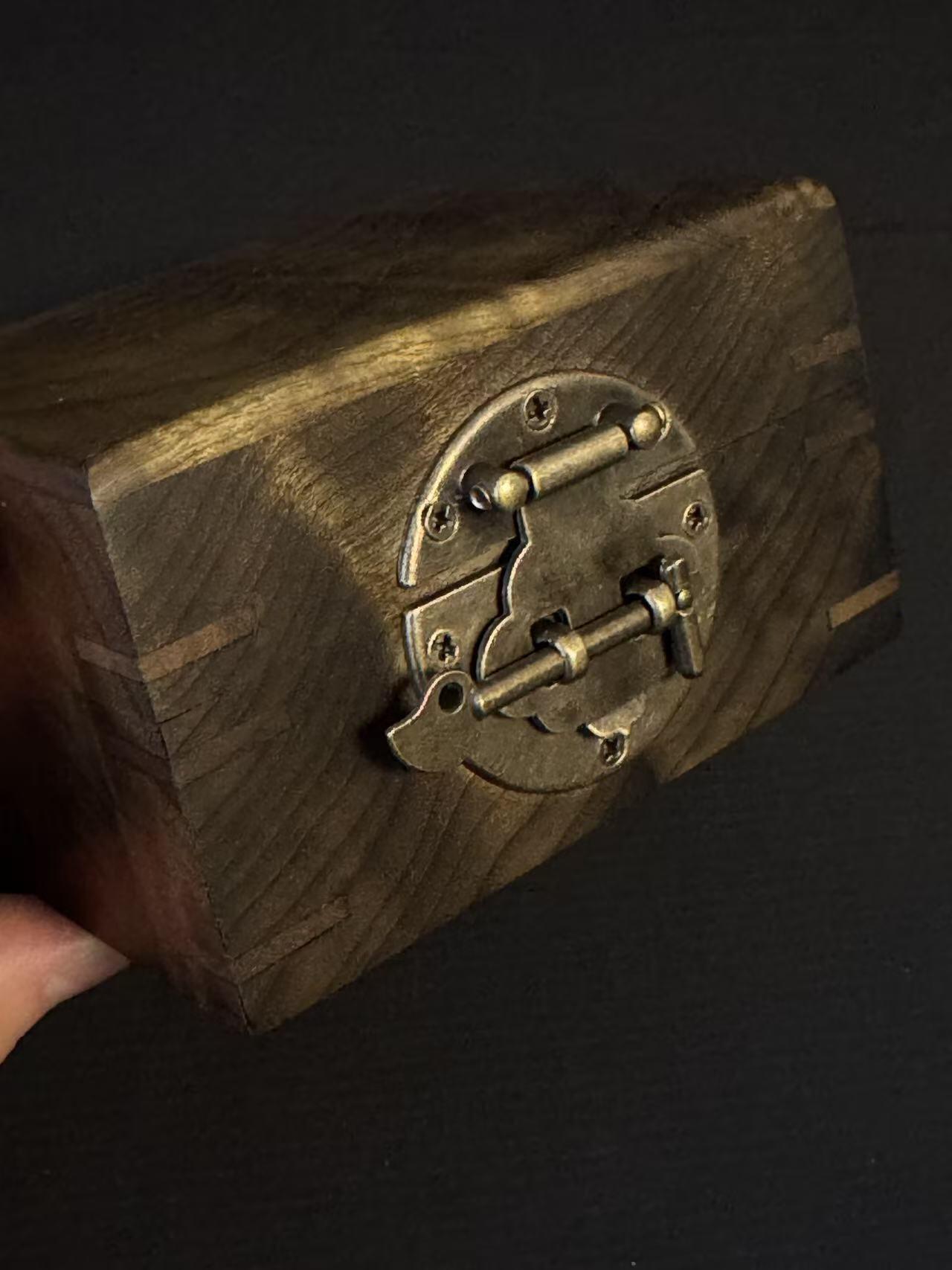 零元拍：精工手做金丝楠阴沉木满水波满纹满金丝首饰盒/品香盒，尺寸：100.5/79.5/61MM。