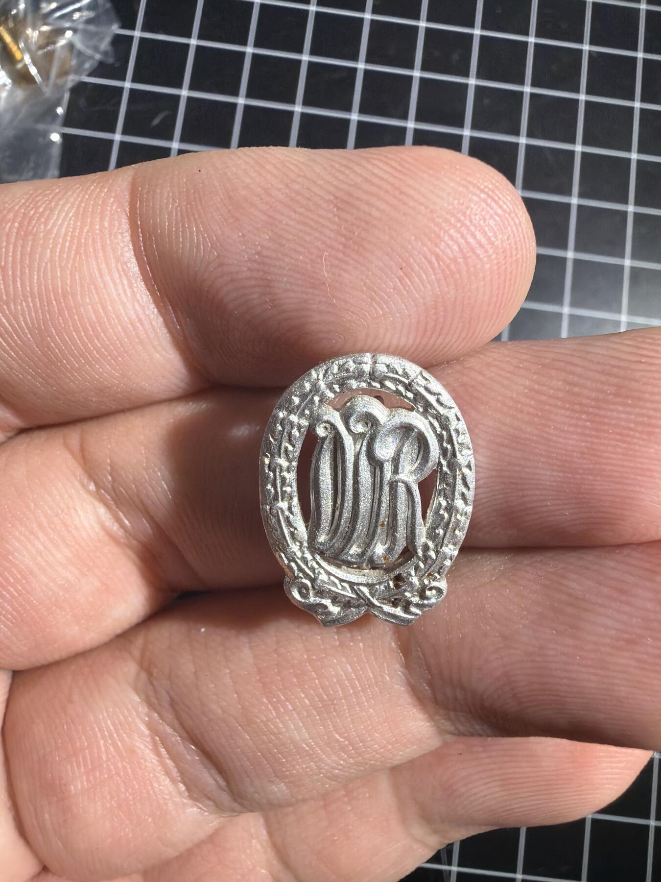 古冰库章牌勋赏收藏0起拍卖 东德体育铝章