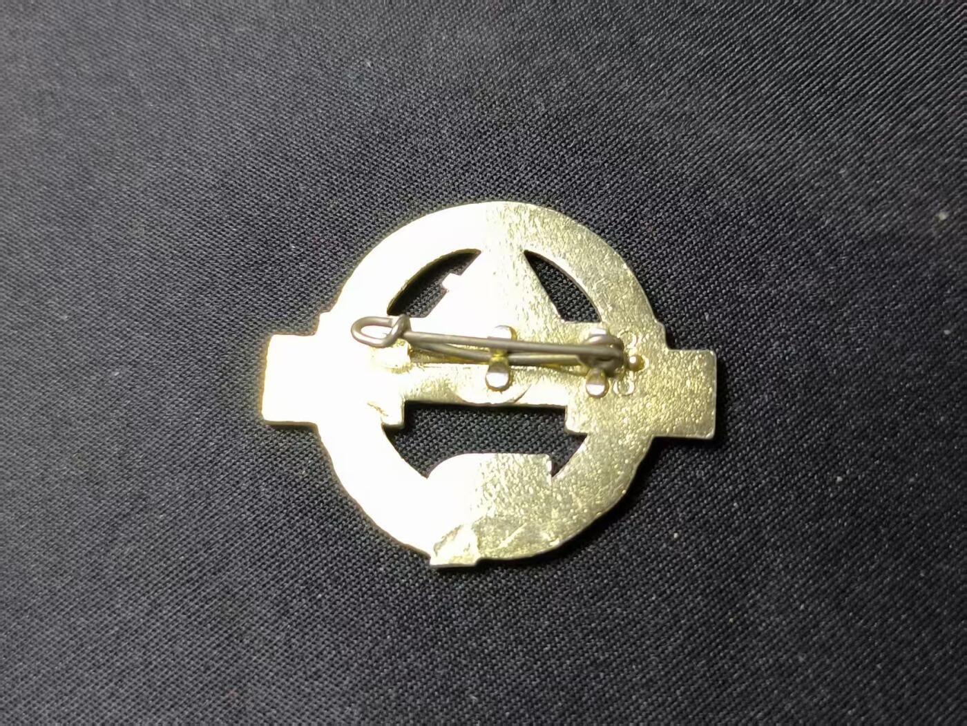 云宸嘉赏-勋臻佳藏四月精品甄选场次（低佣 一元一手） 民主德国 青年团“为东德的荣誉作出卓越贡献”金级证章