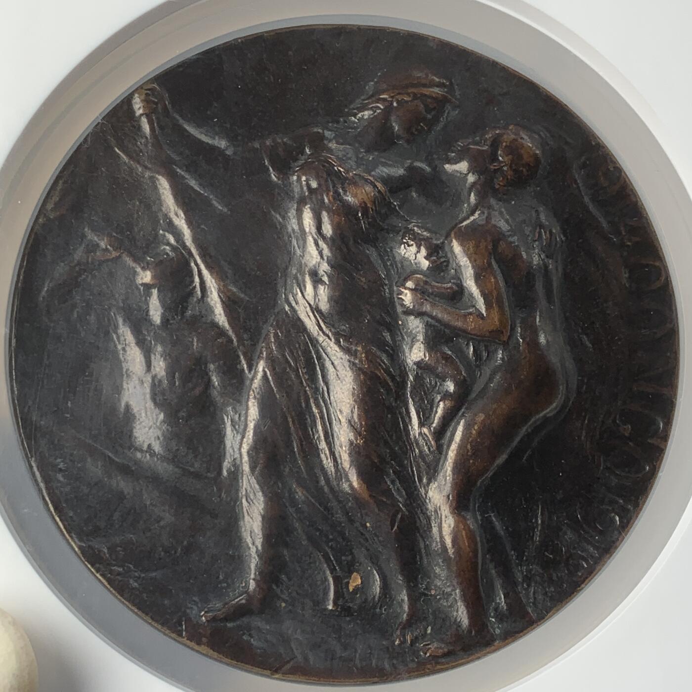 掌中浮雕-藏着的欧洲第057场 NGC MS62 : 1918年一战比属刚果纪念铜章，88mm，超级加厚盒子，连盒共重904.6克 ,（末图与普通加大盒子对比图）