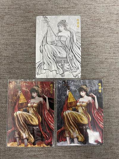 喜灰玩卡拍卖第七期，接拍品0佣金，欢迎送拍，释放现金流，让自己有资金可以购买更多喜欢的卡牌，让别的卡友能淘到更多心仪的卡牌 - 卡德曼 张建东水浒第二弹 特卡阎婆惜 折光粗闪一套3张 （原色、水墨、线稿）