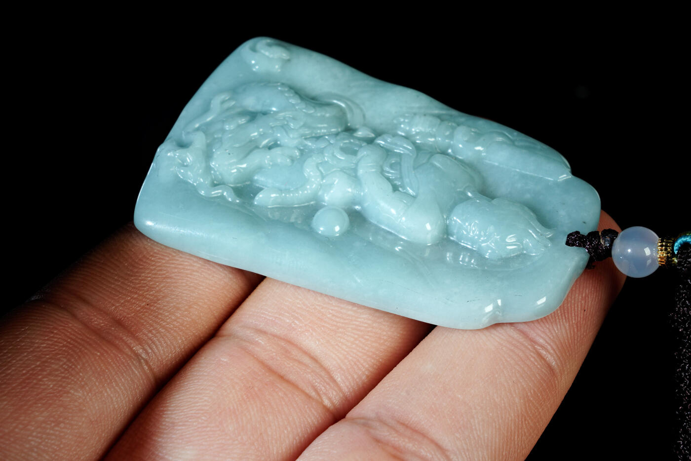 上海都达杂项专场六十九【全场包邮】 天然冰胶绿翡翠（A货）精雕《不动明王》挂件 附鉴定证书96-8