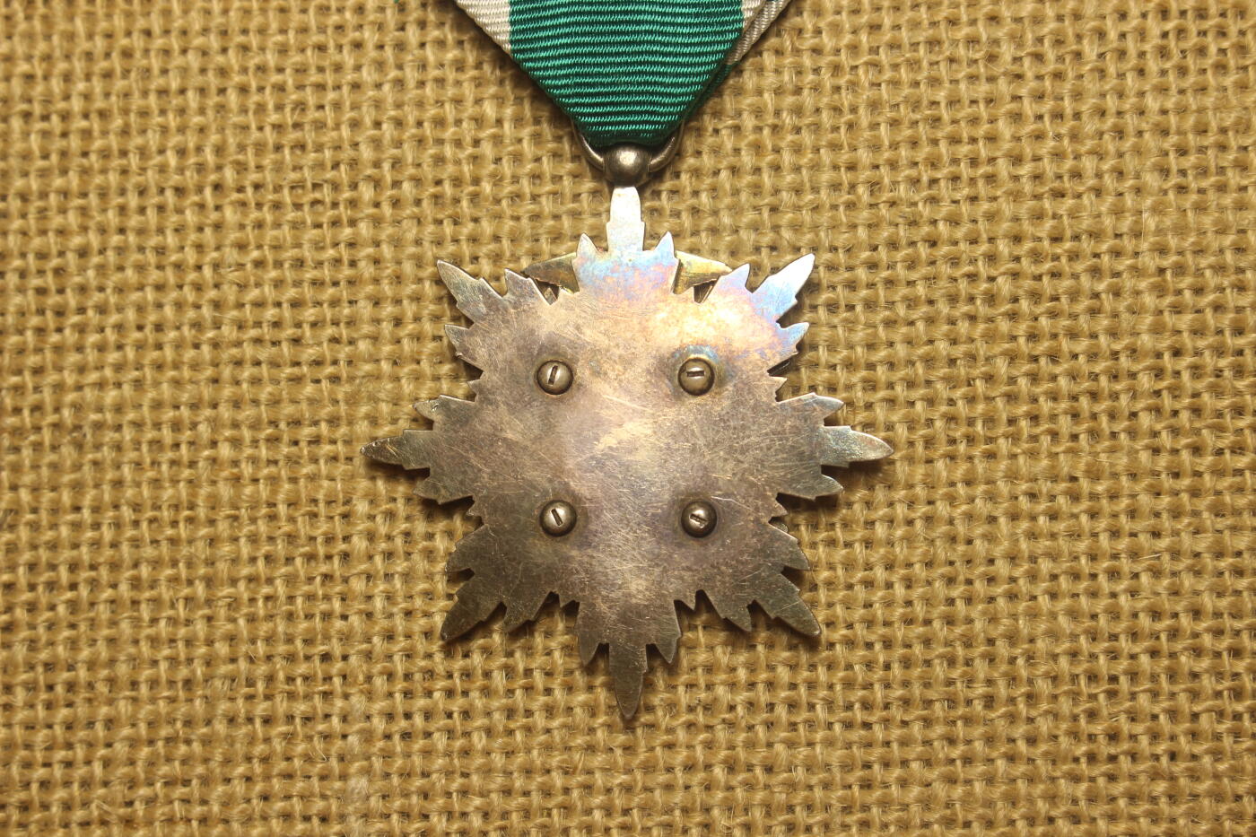 2026.4.11苏、日主题拍卖 五等金鵄章，昭和早式样，银质镀金，局部珐琅，日常佩戴品相，九点十二点方向红色珐琅修补，上挂仿品