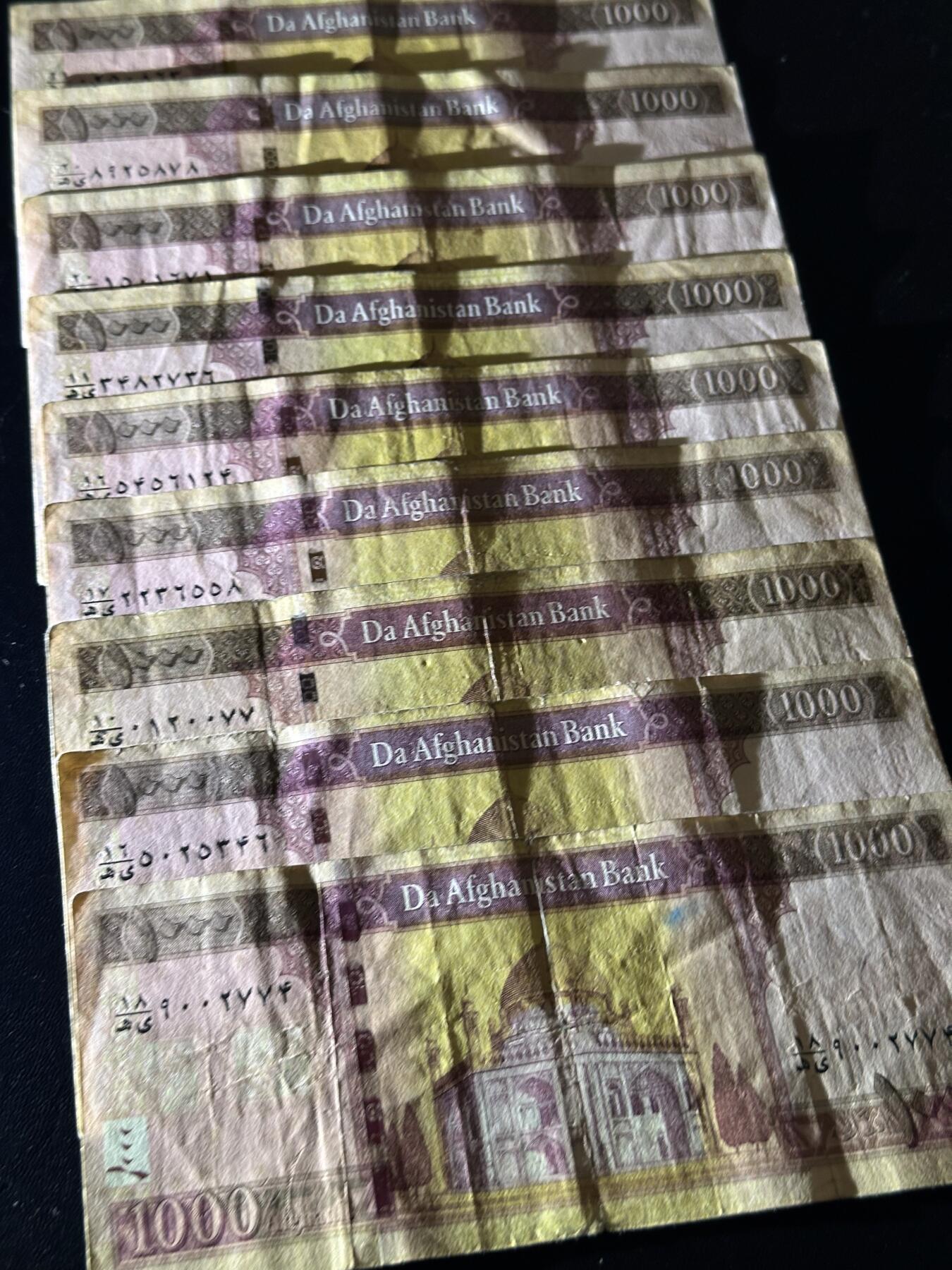 《外钞收藏家》第六百二十五期（精选场）（长期征集拍品、欢迎藏友们联系合作） 阿富汗1000尼 9张一起 非全新 品相如图