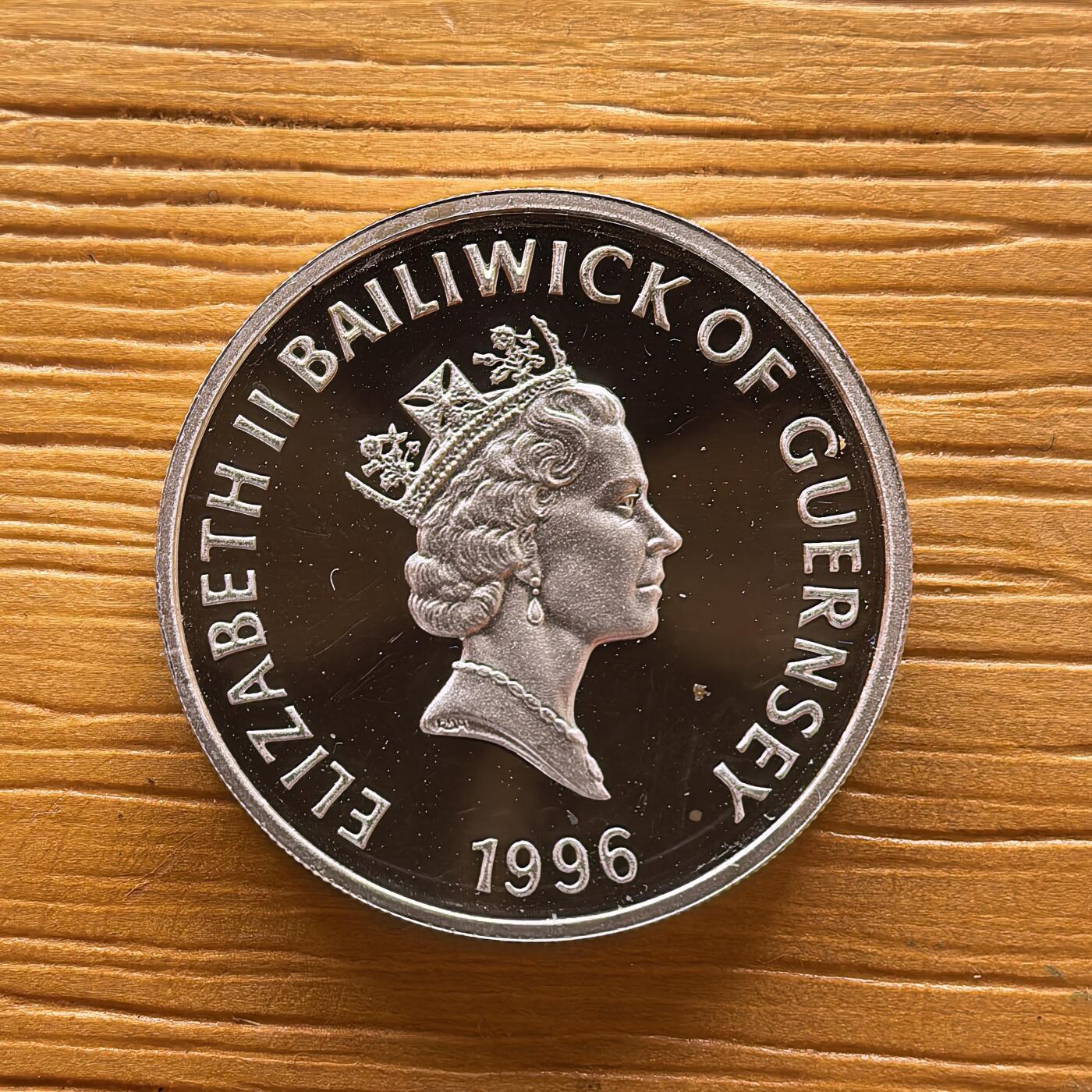 道一币馆币章第一百七十三场 根西岛1996年伊丽莎白二世70寿辰1镑精制银币  9.5g 925s