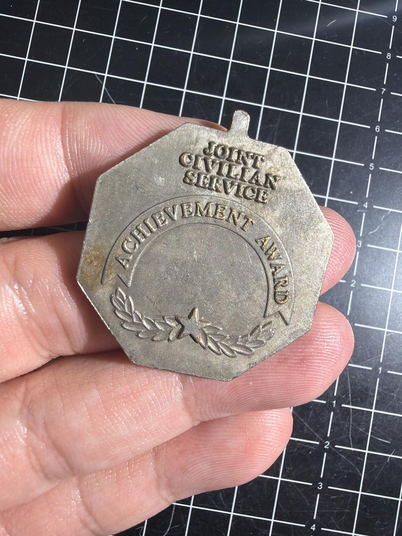 古冰库章牌勋赏收藏0起拍卖 美国国防部（U.S. Department of Defense）颁发的“联合文职服务成就奖章”