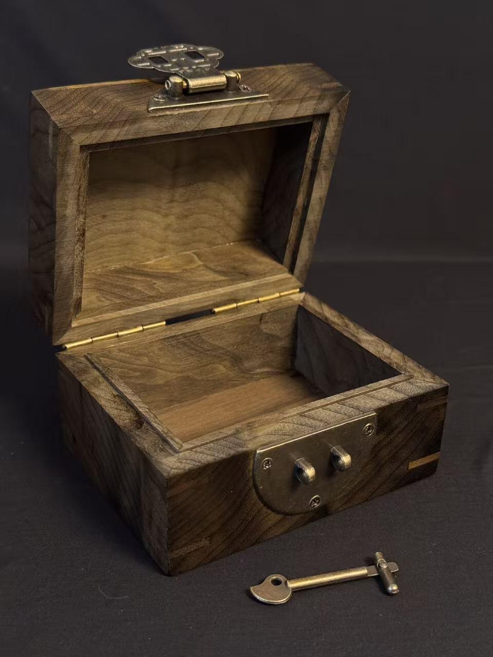 零元拍：精工手做金丝楠阴沉木满水波满纹满金丝首饰盒/品香盒，尺寸：100.5/79.5/61MM。