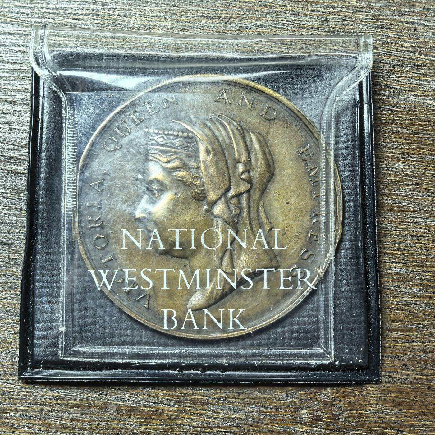 一枚维多利亚女王单面铜章