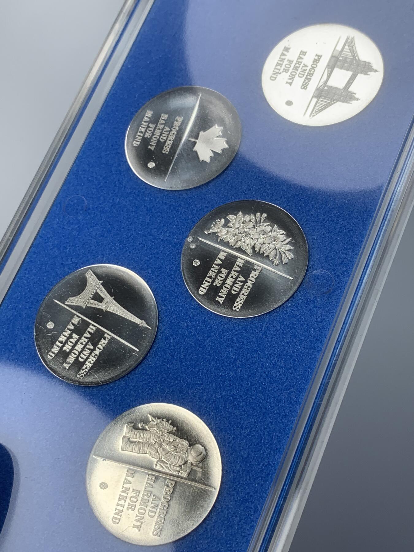 掌中浮雕-藏着的欧洲第057场 1970年日本世博会金属纪念章一套（5枚），30mm，UNC状态，亚克力盒子可以打开
