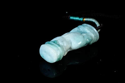 上海都达杂项专场102【全场包邮】  天然冰糯种带绿翡翠（A货）精雕《盘龙柱》挂件 附鉴定证书