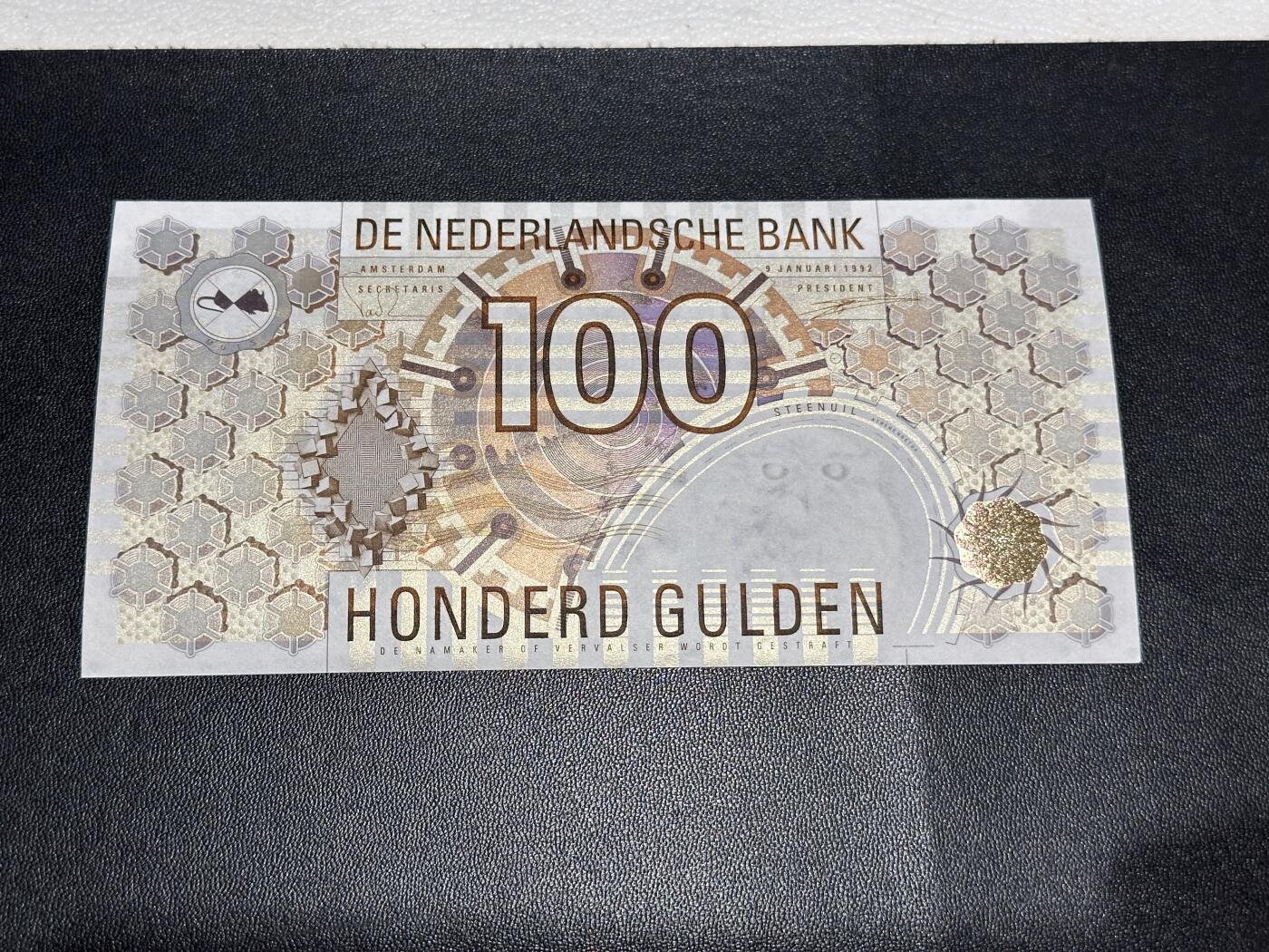 《外钞收藏家》第六百二十五期（精选场）（长期征集拍品、欢迎藏友们联系合作） 1992年荷兰齿轮版100盾 全新UNC 无47尾8