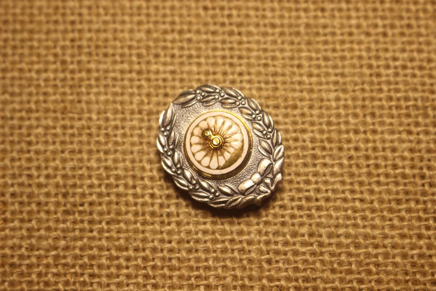 2026.4.11苏、日主题拍卖 国有铁路功绩章，战后式样，银质镀金局部珐琅，近库存品相