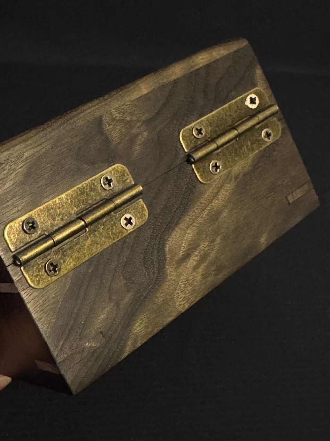 零元拍：精工手做金丝楠阴沉木满水波满纹满金丝首饰盒/品香盒，尺寸：100.5/79.5/61MM。