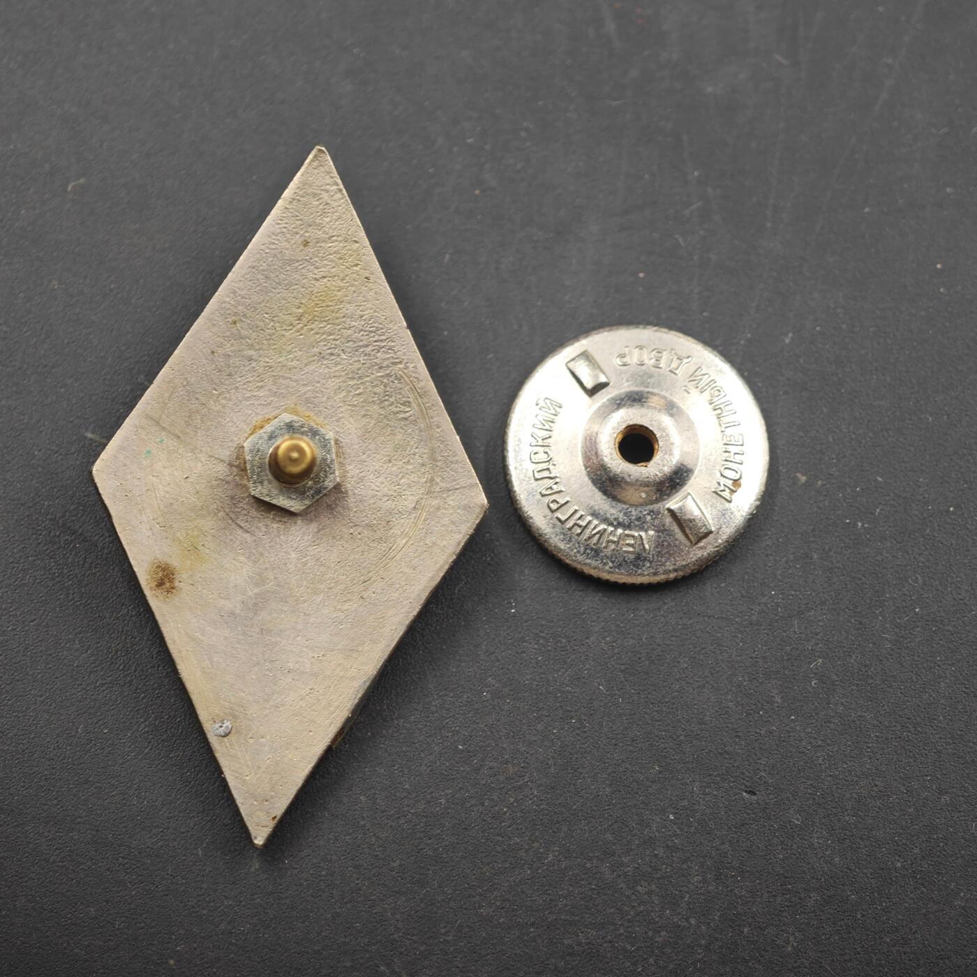 4月8日结束，成斌徽章钱币专场