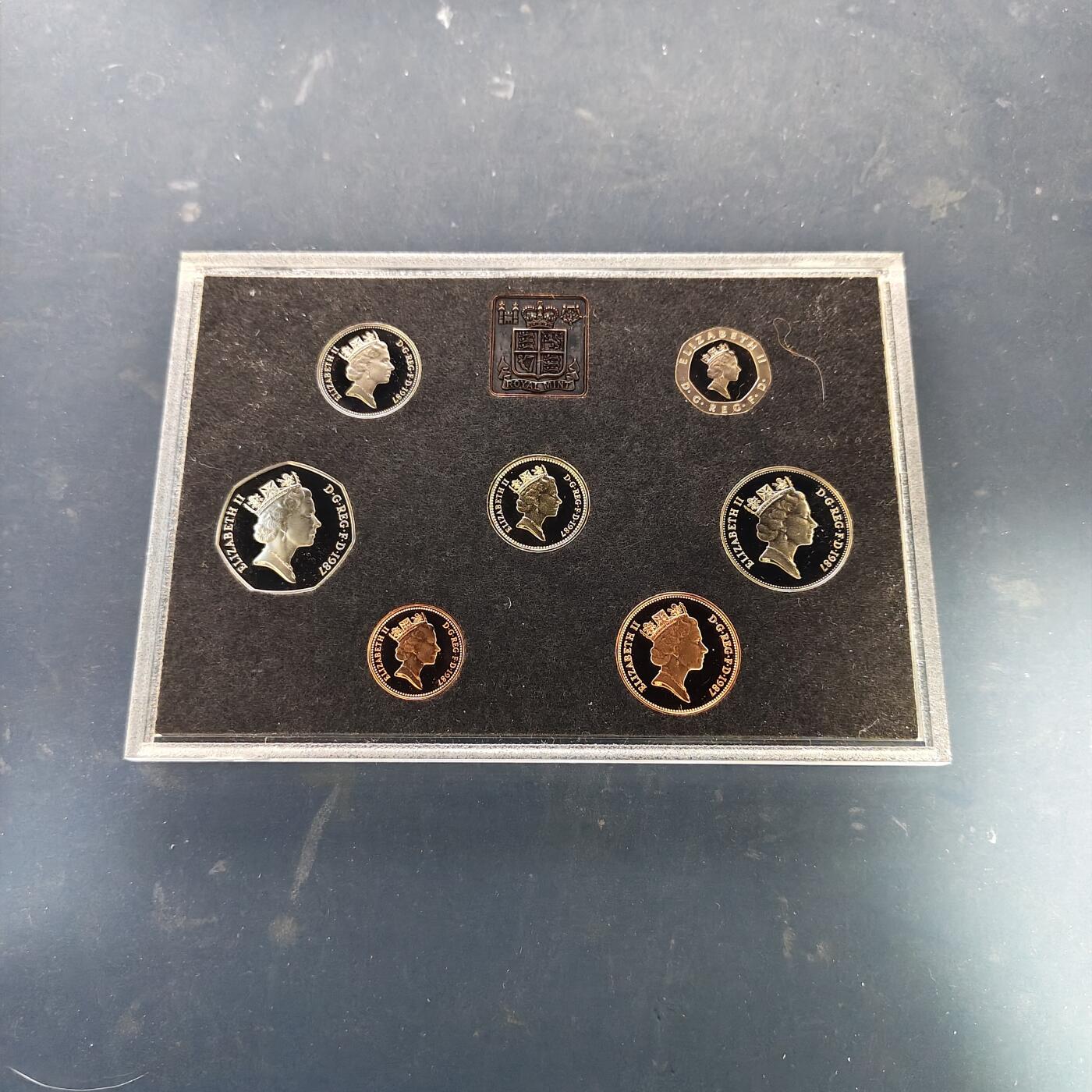 【全场包邮】纯粹捡漏拍519场 英国1987年官方蓝本精制套币-盒证全-含1镑四邦国花系列英格兰橡树