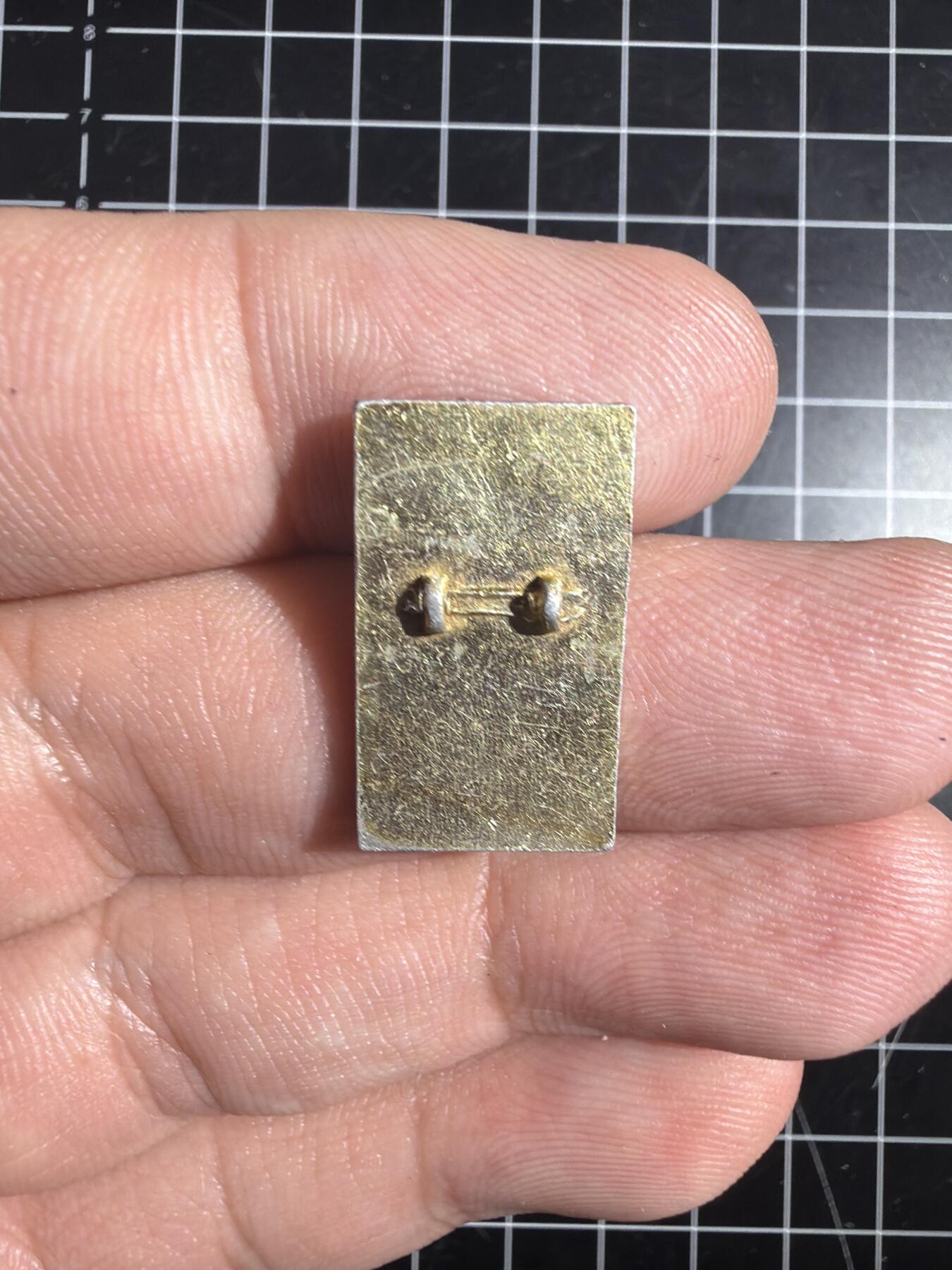 古冰库章牌勋赏收藏0起拍卖 彩色伟大舵手毛章