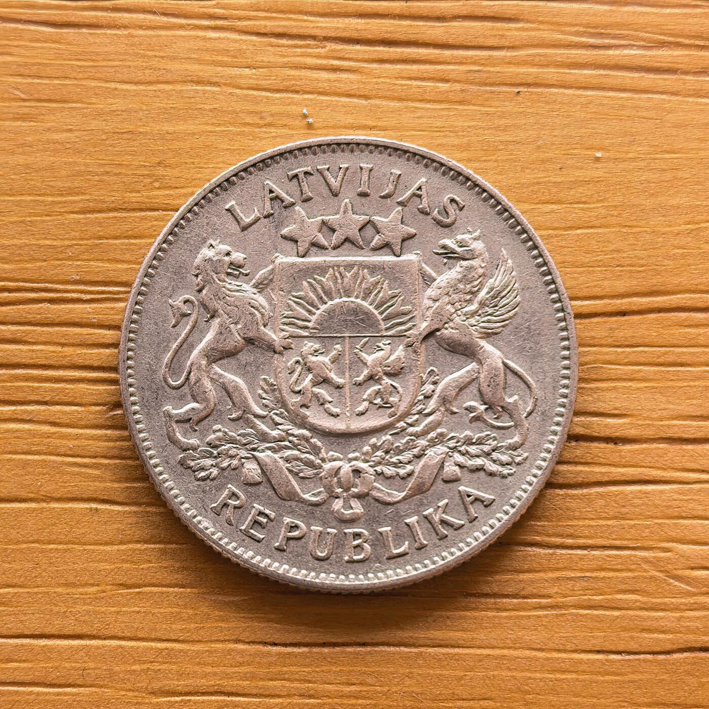 道一币馆币章第一百七十三场 拉脱维亚1925年盾徽2拉特银币  10hg 835s