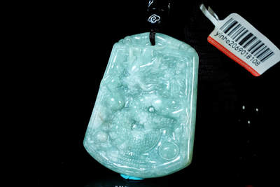 上海都达杂项专场102【全场包邮】  天然冰绿种翡翠（A货）精雕《龙行天下》挂件 附鉴定证书96-6