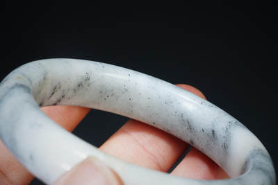 上海都达杂项专场102【全场包邮】  天然和田玉点墨青花手镯96-31