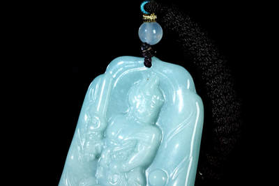 上海都达杂项专场102【全场包邮】  天然冰胶绿翡翠（A货）精雕《不动明王》挂件 附鉴定证书96-8