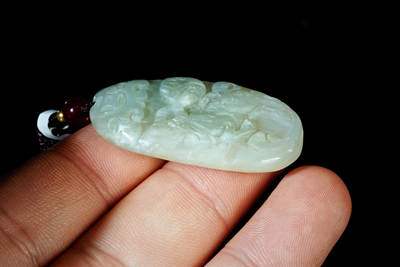 上海都达杂项专场102【全场包邮】  天然和田玉精雕《扭转乾坤》挂件 96-39