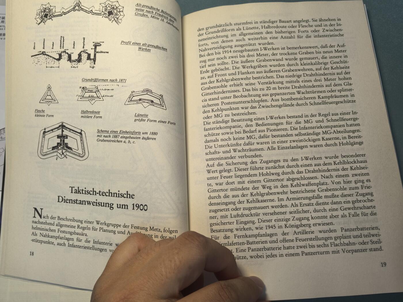 盛世勋华——号角文化勋章邮票专场拍卖第313期 德文军事历史文献 《要塞工兵、工程兵团、工兵部队：德国的防御工事建造》 记录了从20世纪初到1945年战败期间，德军从波罗的海的梅梅尔（Memel）防线一直部署到西部大西洋壁垒（Atlantikwall）的各类防御工事、碉堡建筑与工程技术历史 