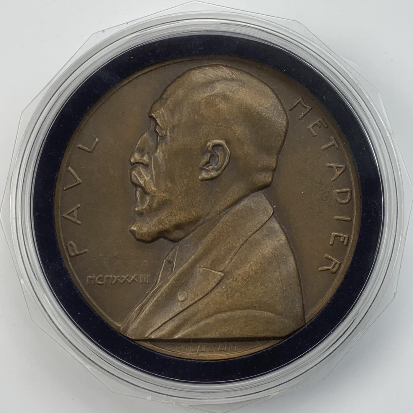 掌中浮雕-藏着的欧洲第057场 1933年法国医药协会保罗•梅塔迪尔（Paul Métadier 1872-1956）纪念铜章，70mm，  雕刻家：法国达曼 Paul Marcel Dammann.（1885—1939）