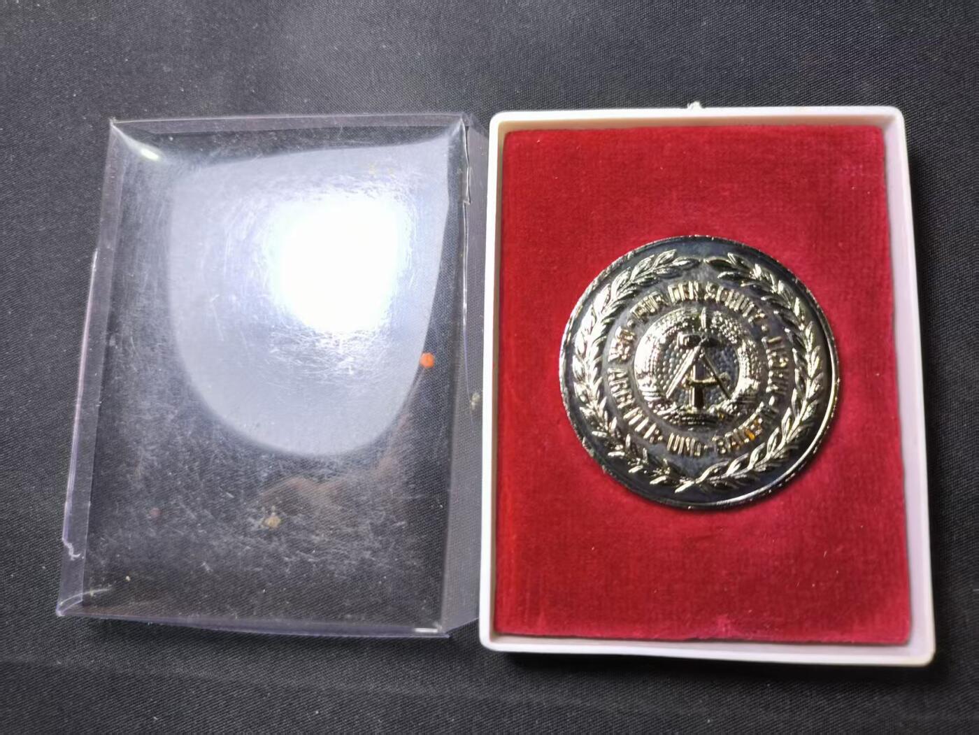 云宸嘉赏-勋臻佳藏四月精品甄选场次（低佣 一元一手） 民主德国人民军车辆驾驶成就章带原盒