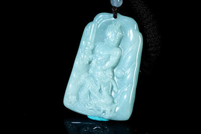 上海都达杂项专场六十九【全场包邮】 - 天然冰胶绿翡翠（A货）精雕《不动明王》挂件 附鉴定证书96-8