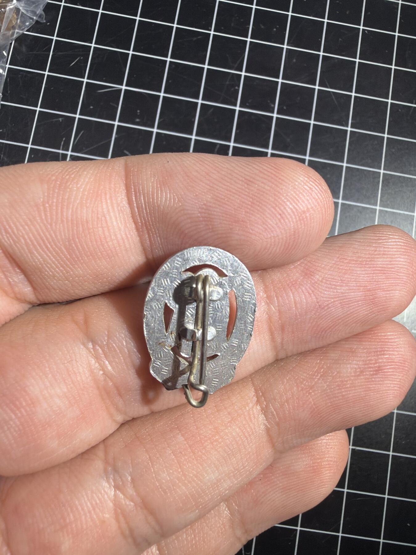 古冰库章牌勋赏收藏0起拍卖 东德体育铝章