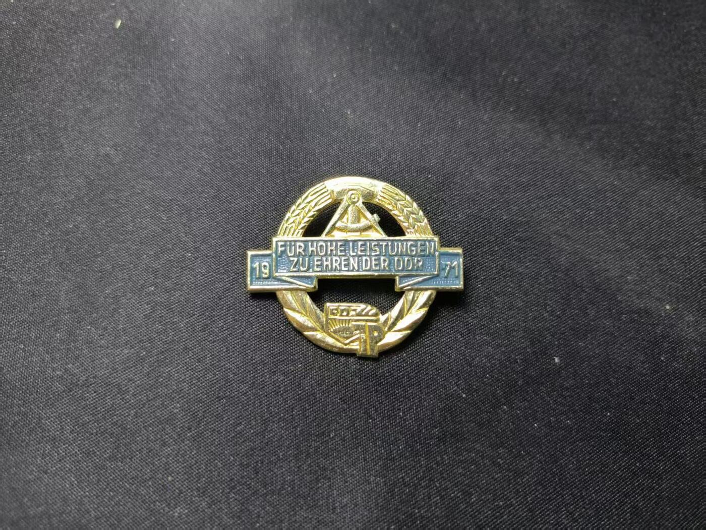 云宸嘉赏-勋臻佳藏四月精品甄选场次（低佣 一元一手） 民主德国 青年团“为东德的荣誉作出卓越贡献”金级证章