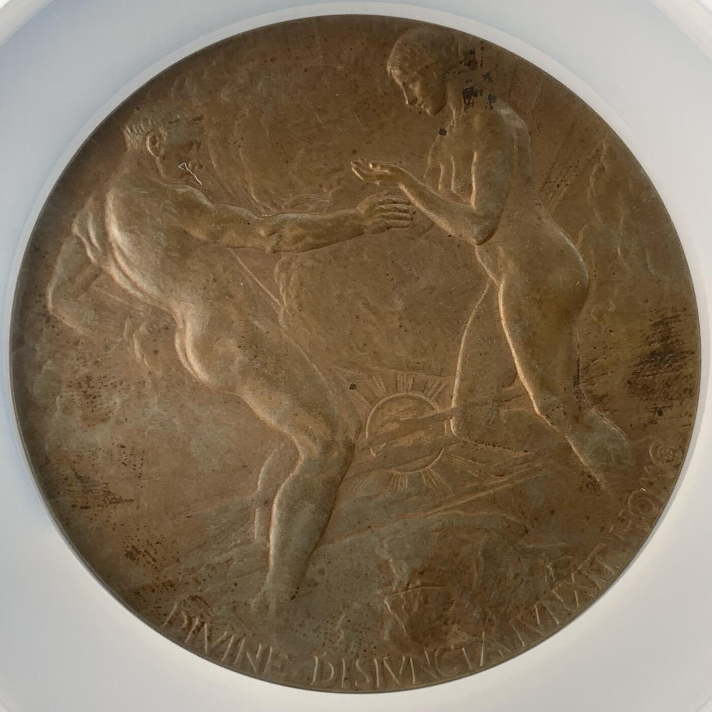 掌中浮雕-藏着的欧洲第057场 NGC MS62 : 1915年巴拿马世博会纪念铜章，70mm，末图引自中国山东烟台张裕葡萄酒博物馆墙图。张裕葡萄酒荣获1915年巴拿马世博会金奖。