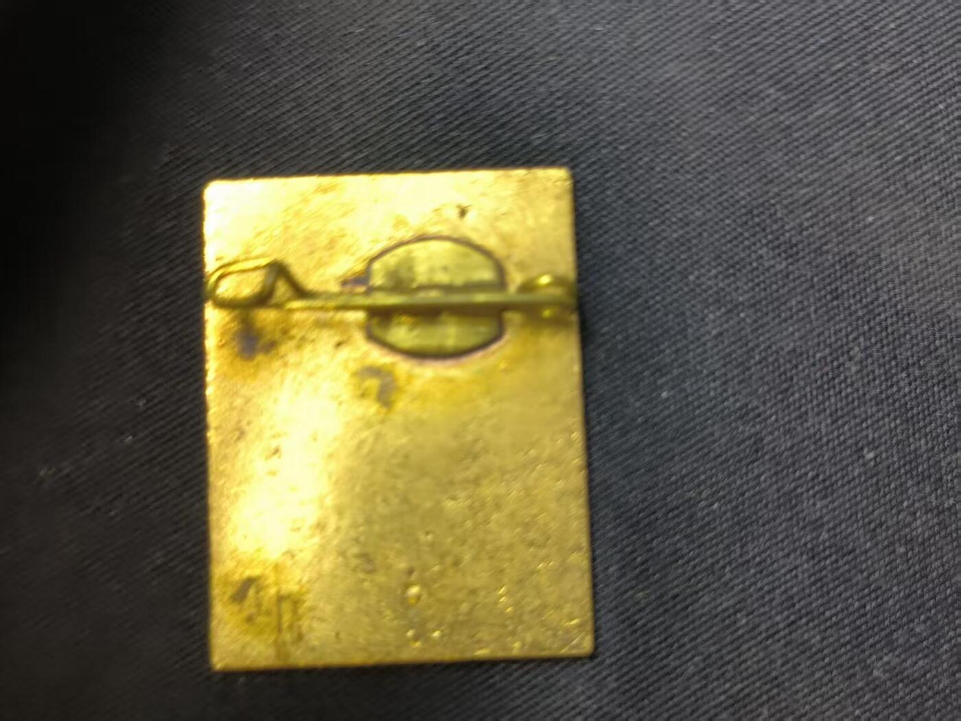 云宸嘉赏-勋臻佳藏四月精品甄选场次（低佣 一元一手） 民主德国卡尔・马克思城（开姆尼茨）建城 800 周年荣誉市民证章 热珐琅材质