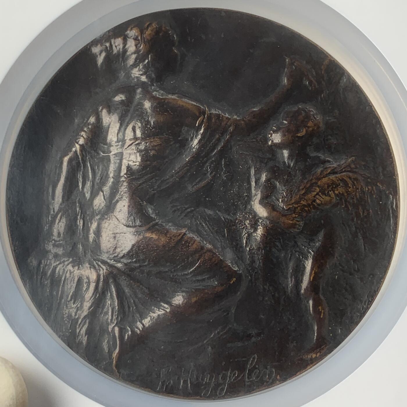 掌中浮雕-藏着的欧洲第057场 NGC MS62 : 1918年一战比属刚果纪念铜章，88mm，超级加厚盒子，连盒共重904.6克 ,（末图与普通加大盒子对比图）