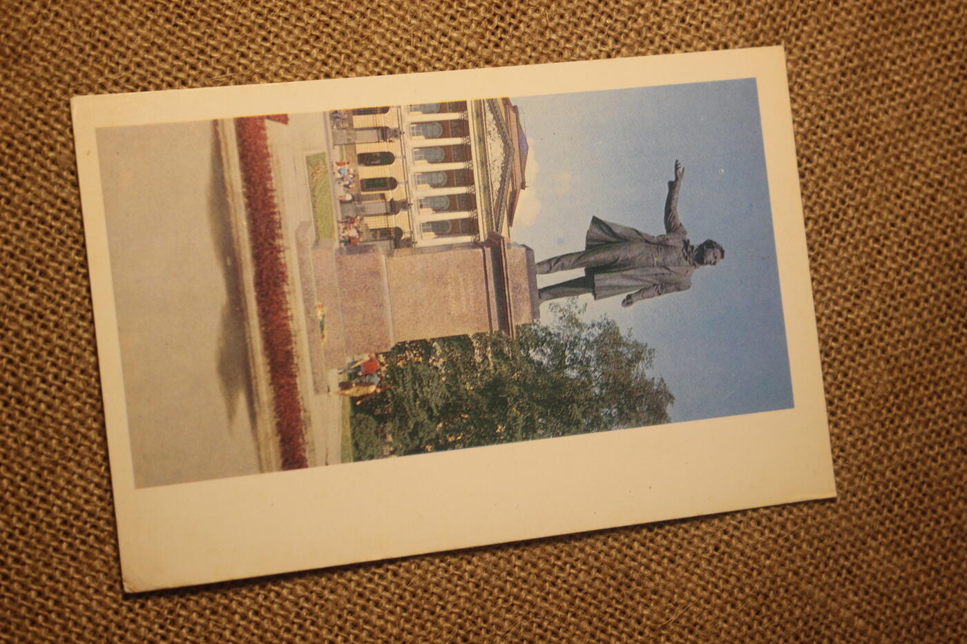 2026.4.11苏、日主题拍卖 苏联明信片，照片内容为列宁格勒-普希金广场，年代久远纸张略有痕迹