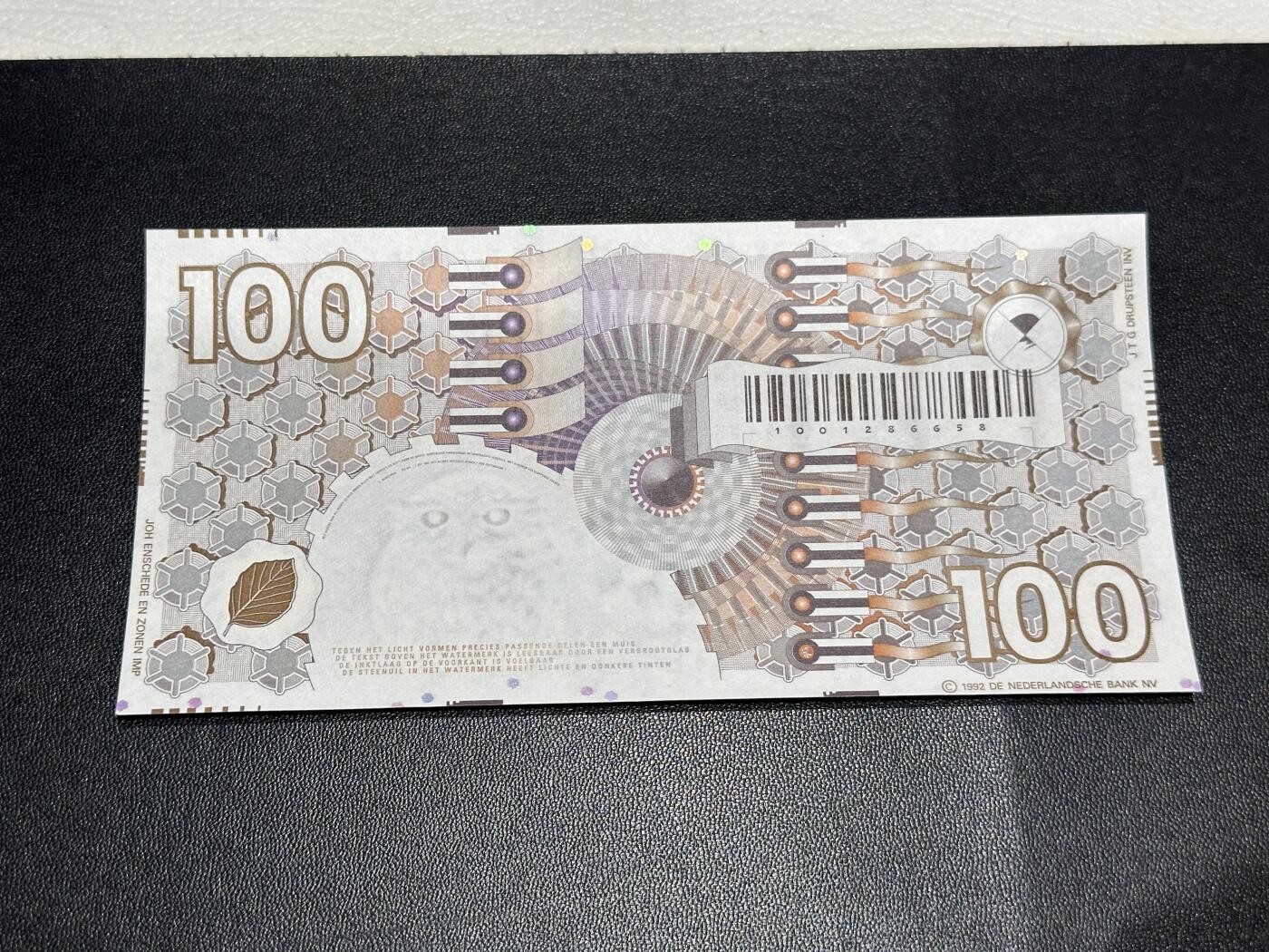 《外钞收藏家》第六百二十五期（精选场）（长期征集拍品、欢迎藏友们联系合作） 1992年荷兰齿轮版100盾 全新UNC 无47尾8